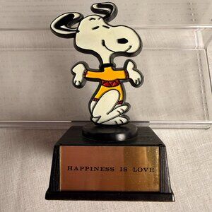 VINTAGE SNOOPY PEANUTS "HAPPINESS IS LOVE" TROPHY GRAM AVIVA  1970'S